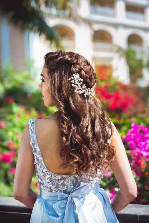 Open Hair With Side Partition